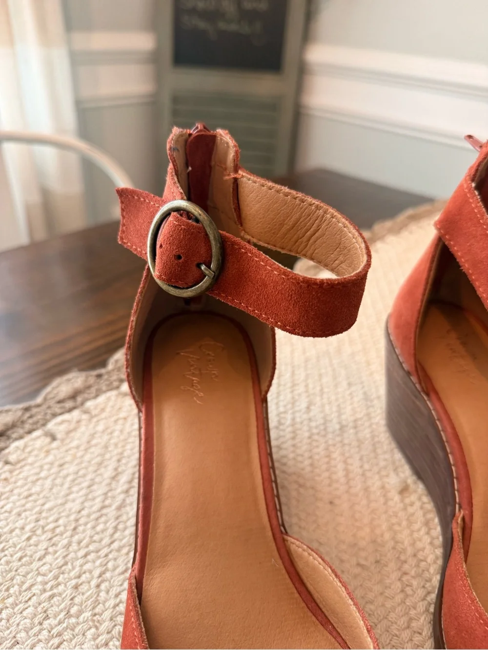 Crown Vintage Ludawen wedge pumps Sz 9M